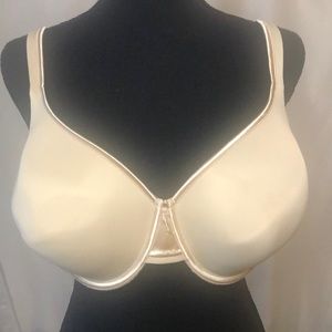 VANITY FAIR nude colored soft padded bra. Size 40 DD.